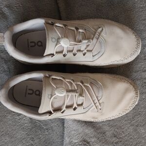 On Running Women's Cream Lace-Free Cloud Sneakers Waterproof